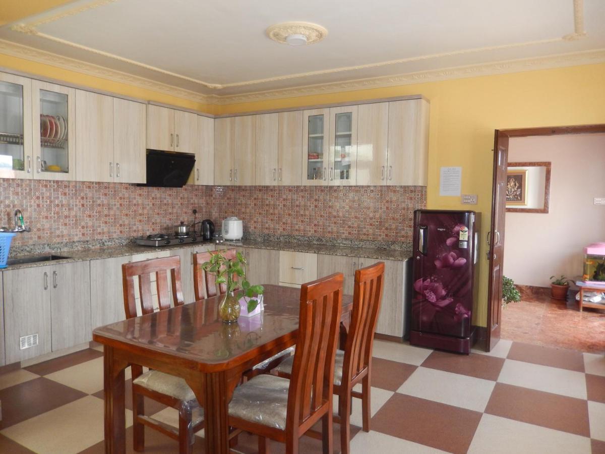 Shine Homestay Famille Francophone - Shine Home And Apartment Catmandu Exterior foto