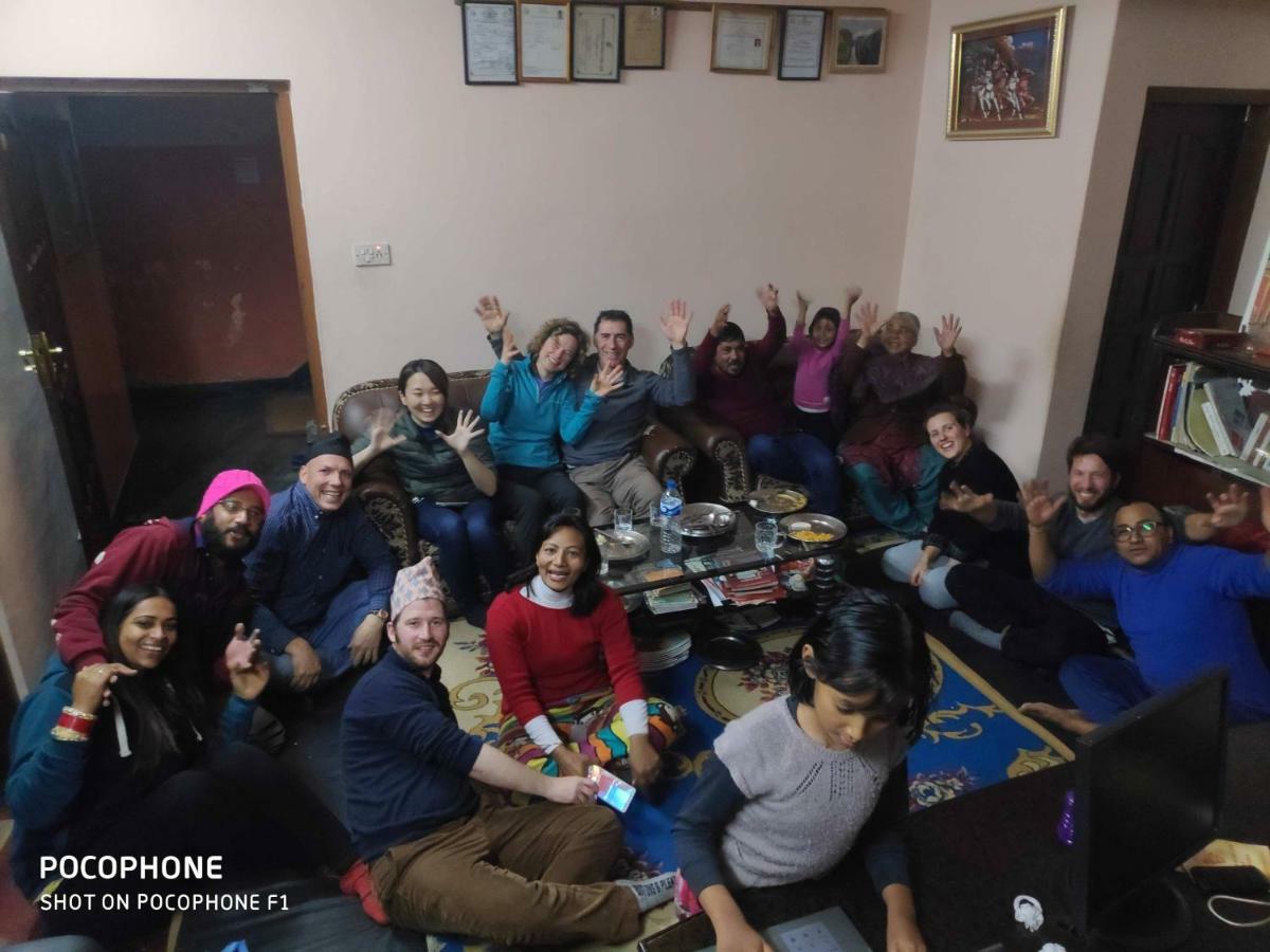 Shine Homestay Famille Francophone - Shine Home And Apartment Catmandu Exterior foto